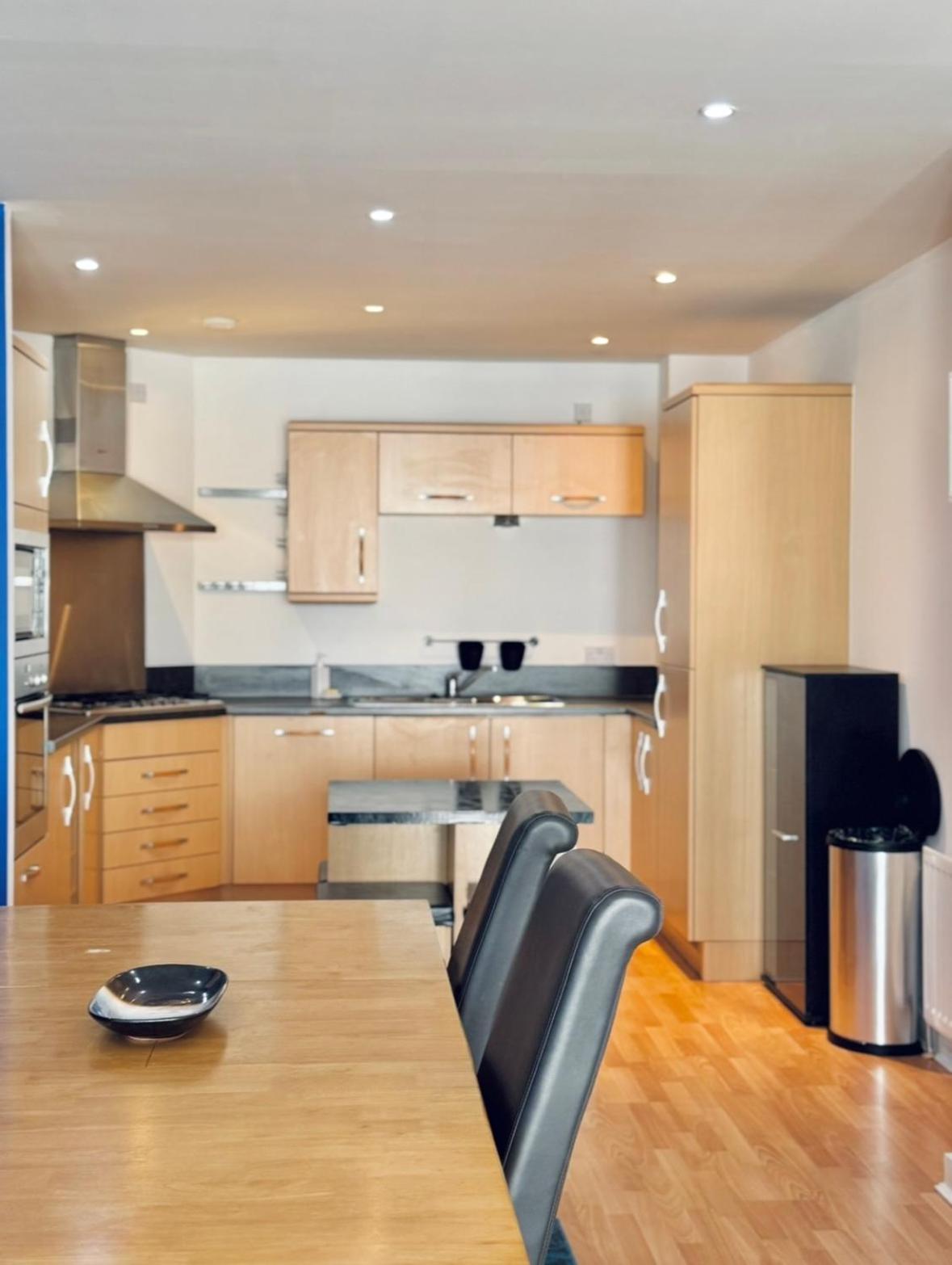 Modern Two Bedroom Apartments Edinburgh Exterior photo